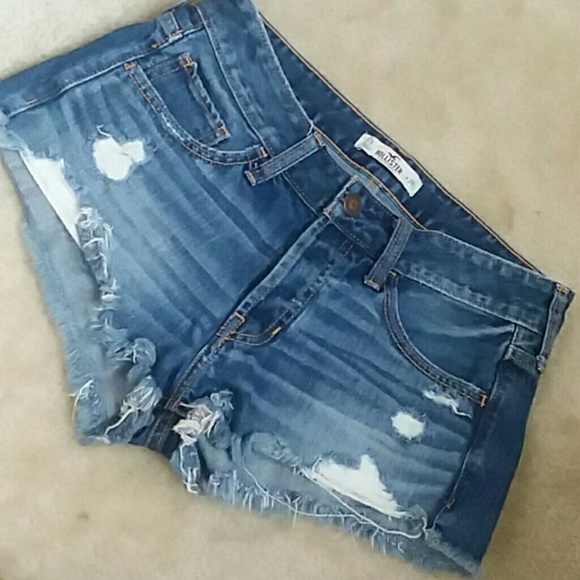 HOLLISTER LOW-RISE RIPPED DENIM BOYFRIEND SHORTS😍 - Picture 3 of 8